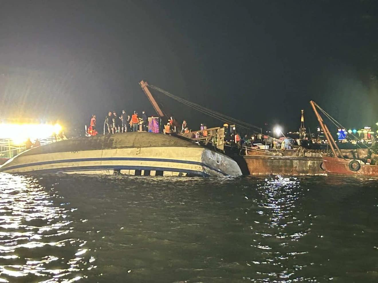 Bilanțul victimelor accidentului de barcă turistică din Vietnam a crescut la 38