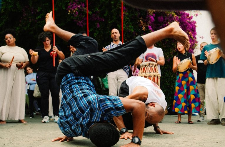 Brazilia: Exercițiile de mișcare „Capoeira” ameliorează simptomele de Parkison