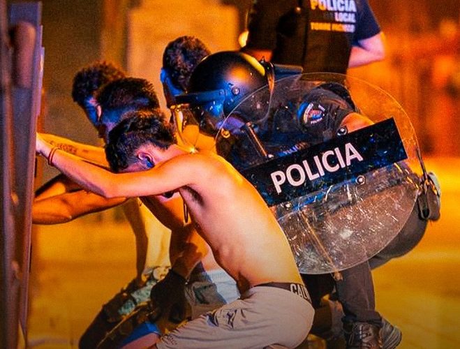 Ciocniri violente ale migranților marocani cu grupări de extremă dreapta în Spania