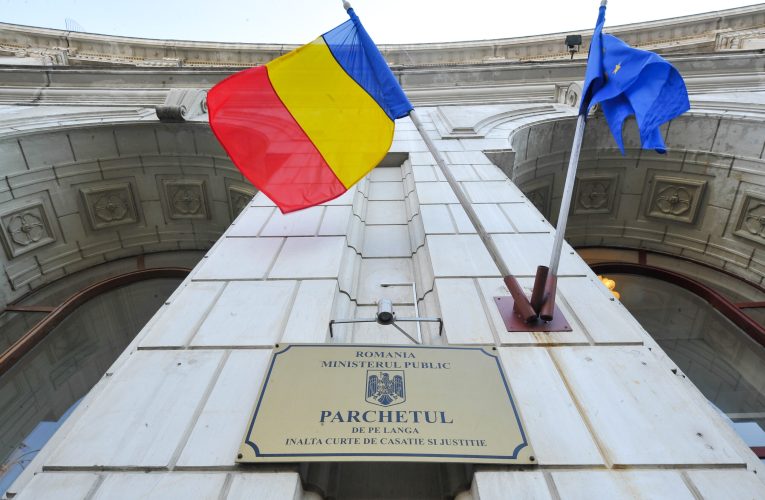 Corupție și tăieri ilegale în sistemul silvic: 15 suspecți, inclusiv un primar și un fost director
