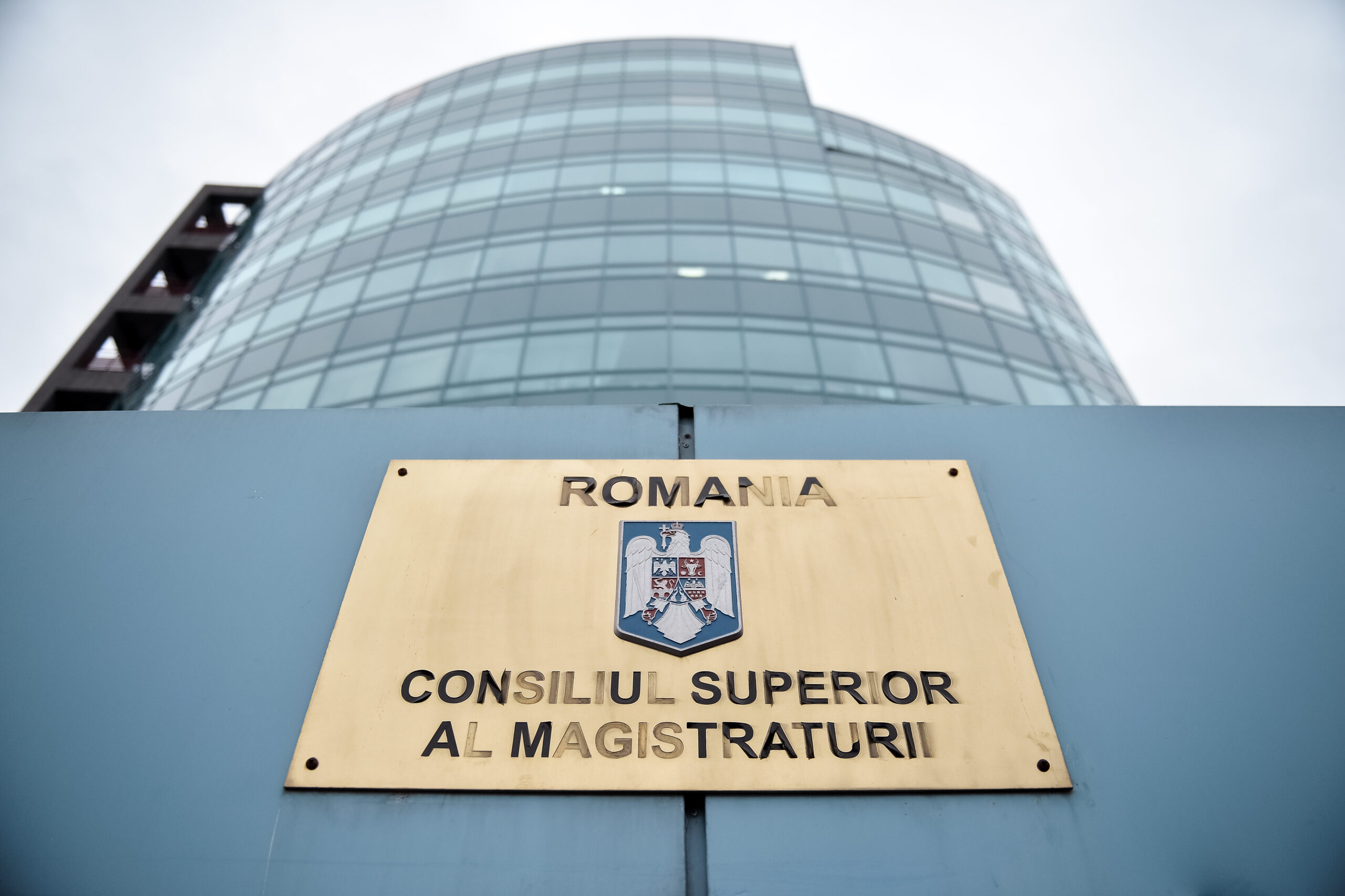 CSM: Salarizarea şi regimul de pensionare al judecătorilor şi procurorilor nu sunt privilegii