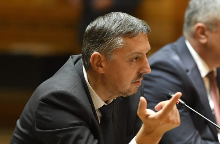 Daniel David: Premierul are demisia mea pe masă / Din educaţie şi cercetare nu dăm oameni afară