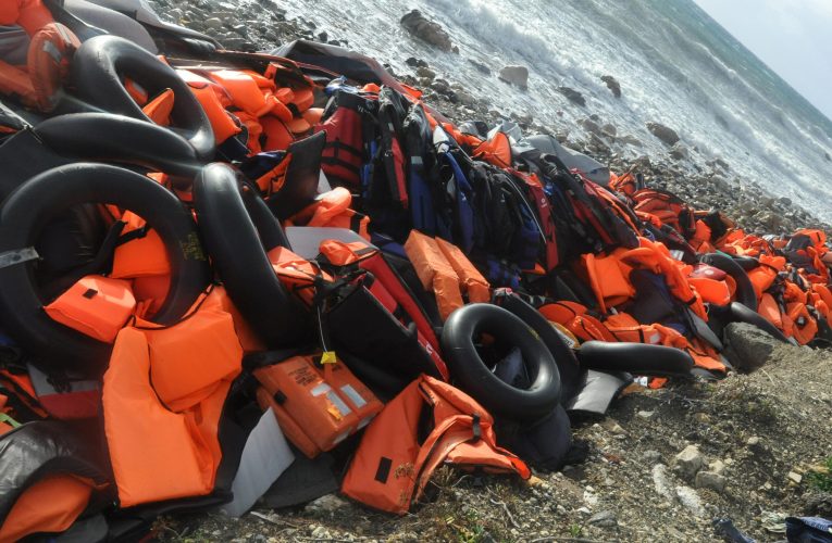 Franța și Marea Britanie vor un plan pentru a intercepta ”bărcile-taxi” care transportă migranți. Măsura ar putea spori pericolul traversării Canalului Mânecii