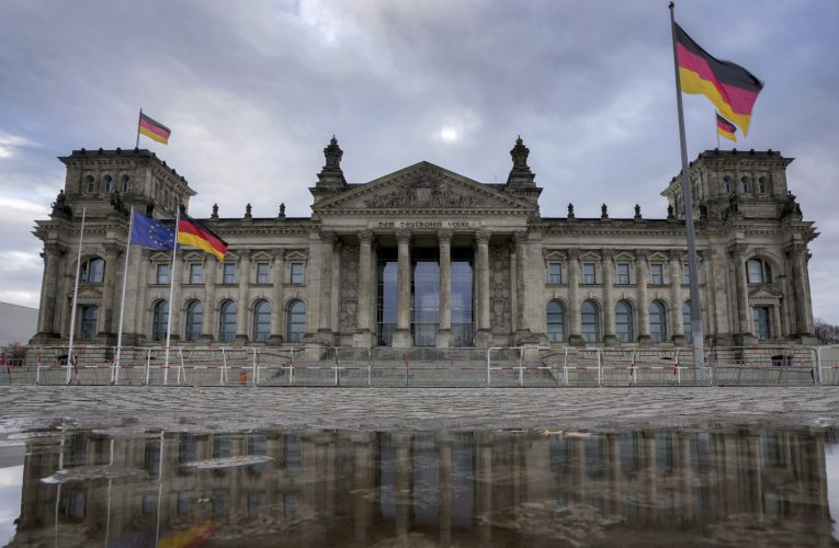 Germania nu va arbora steagul curcubeu pe clădirea parlamentului. Merz: „Bundestagul nu este un cort de circ”
