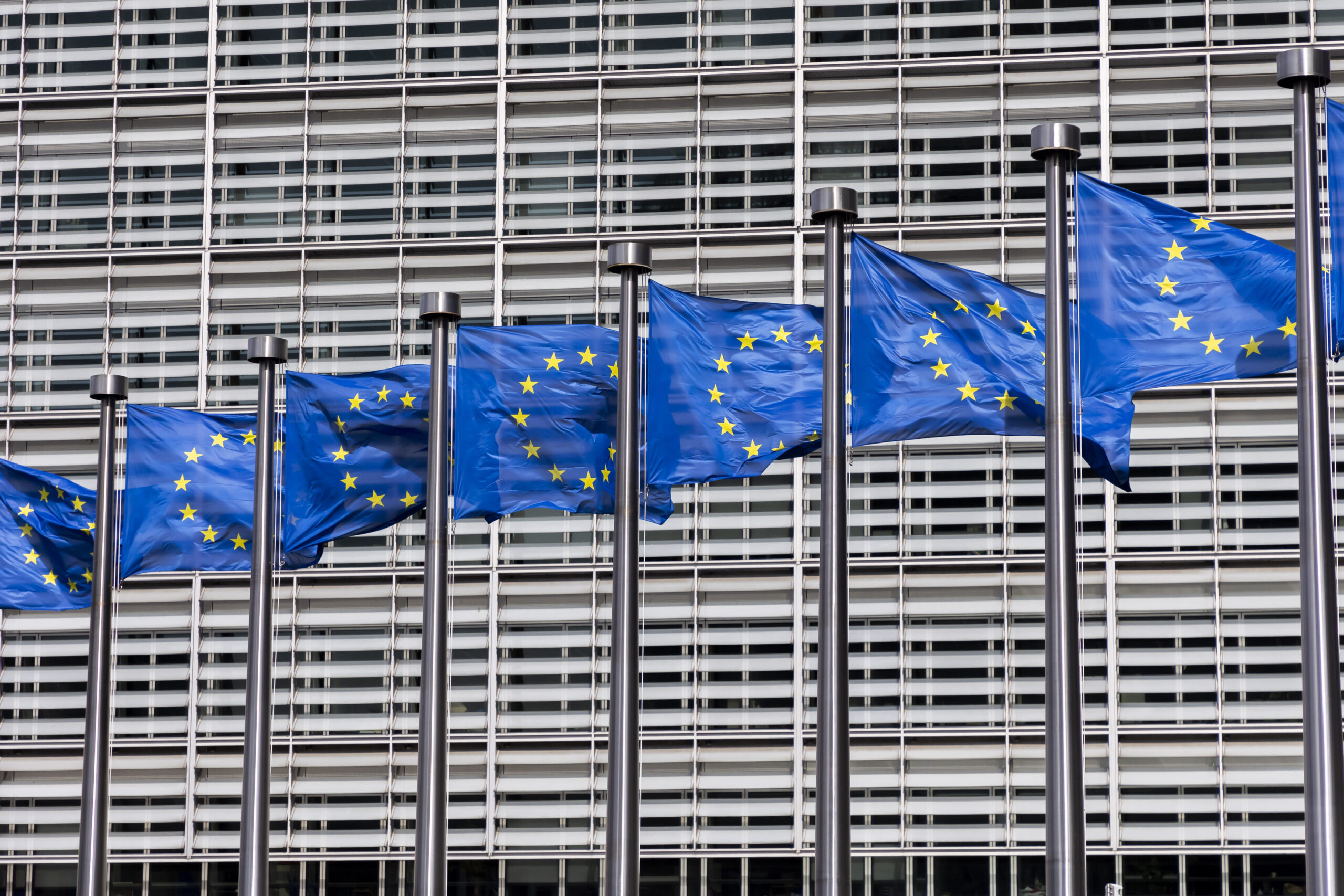 Giganții industriali europeni negociază pe cont propriu tarifele americane