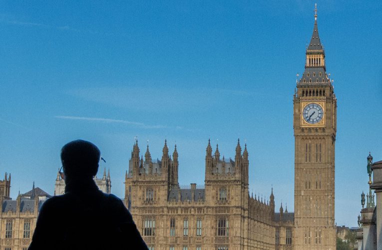 Guvernul britanic avertizează turiștii să nu aducă în țară cârnați și lactate din străinătate
