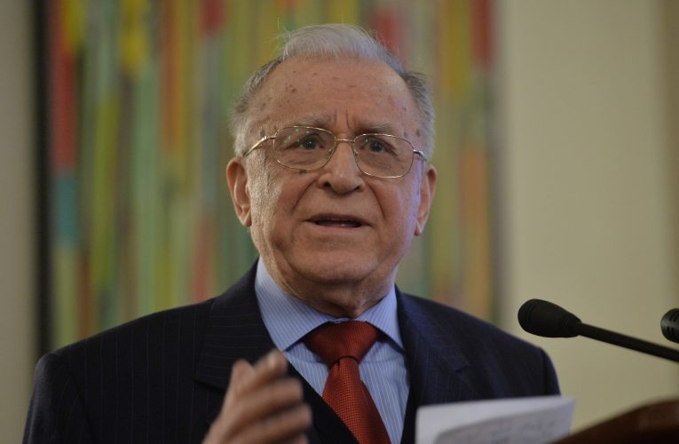 Iliescu, conștient și stabil cardiac, dar necesită suport respirator