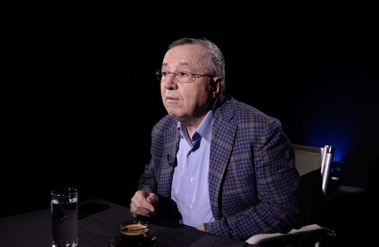 Ion Cristoiu: Demisionînd prea tîrziu, Dragoș Anastasiu a reușit să vîre și mai adînc în rahat nu numai pe el, dar și pe Nicușor Dan și pe Ilie Bolojan