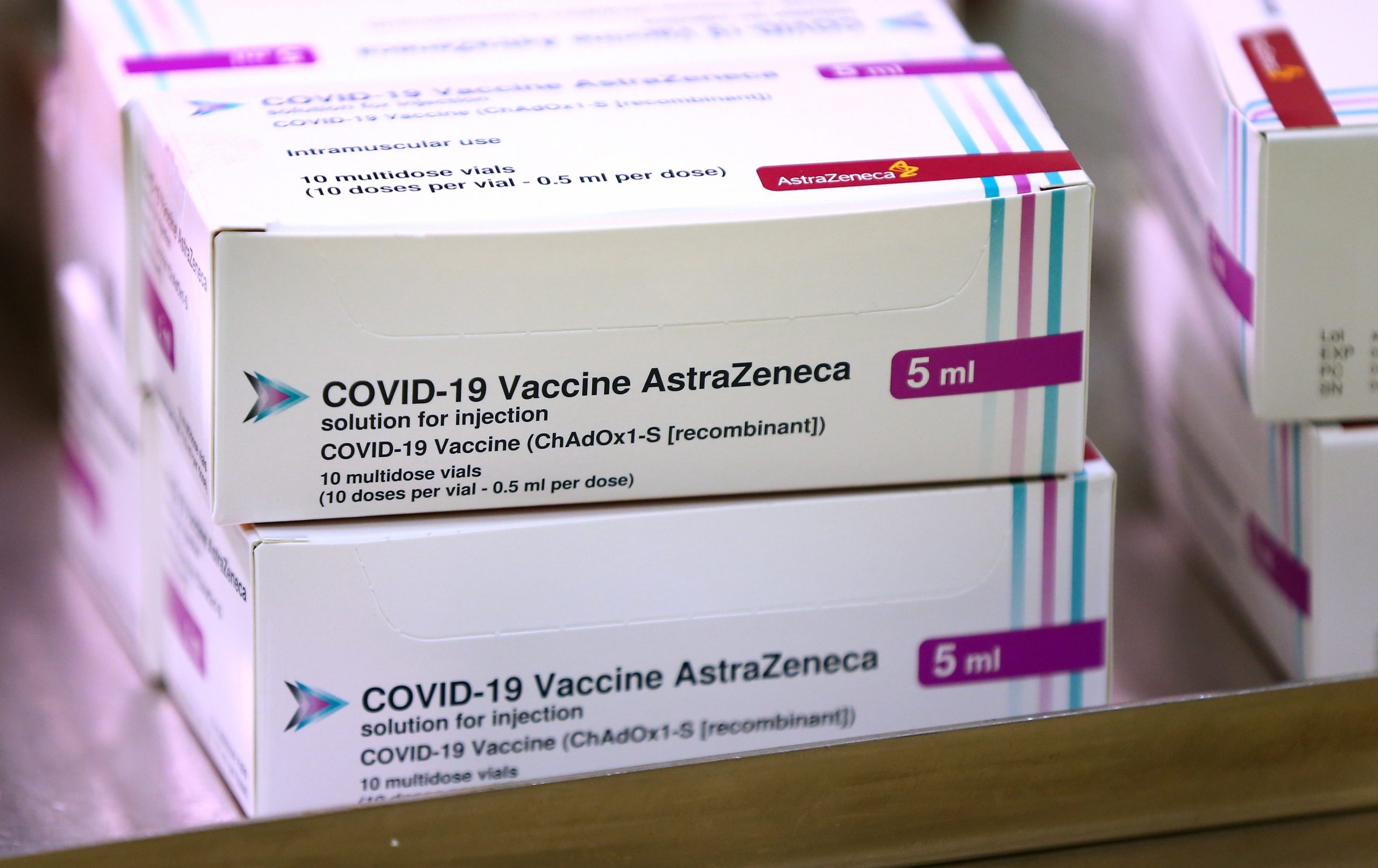 Lovitură pe piața bursieră: AstraZeneca ia în considerare mutarea de la bursa londoneză, unde este cea mai importantă companie, la cea newyorkeză