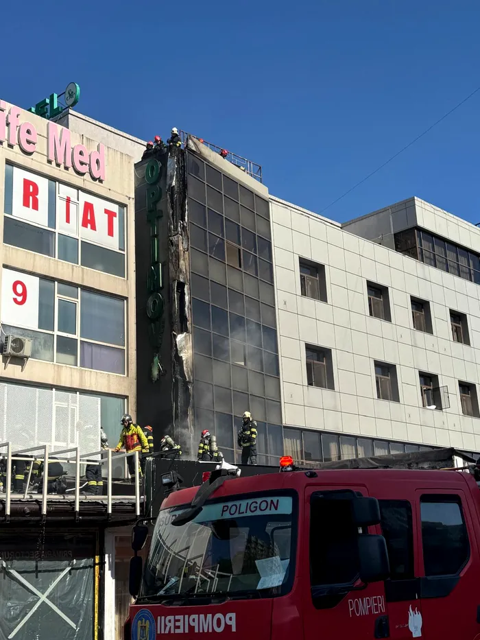 Magazin cuprins de flăcări în București pe Șoseaua Virtuții. Incendiul s-a extins la terasa unui hotel