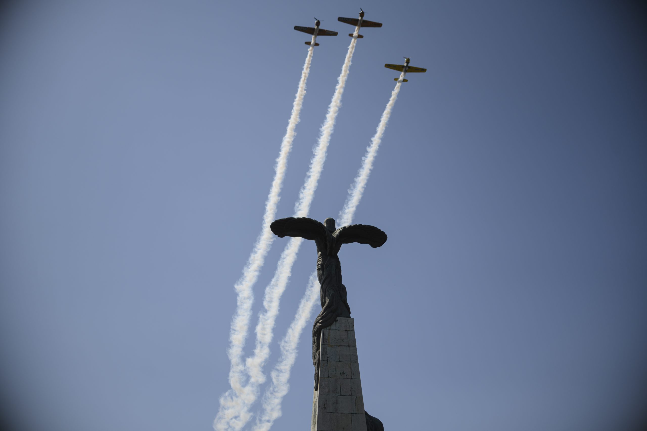 MApN organizează o ceremonie militară și religioasă de Ziua Aviației Române