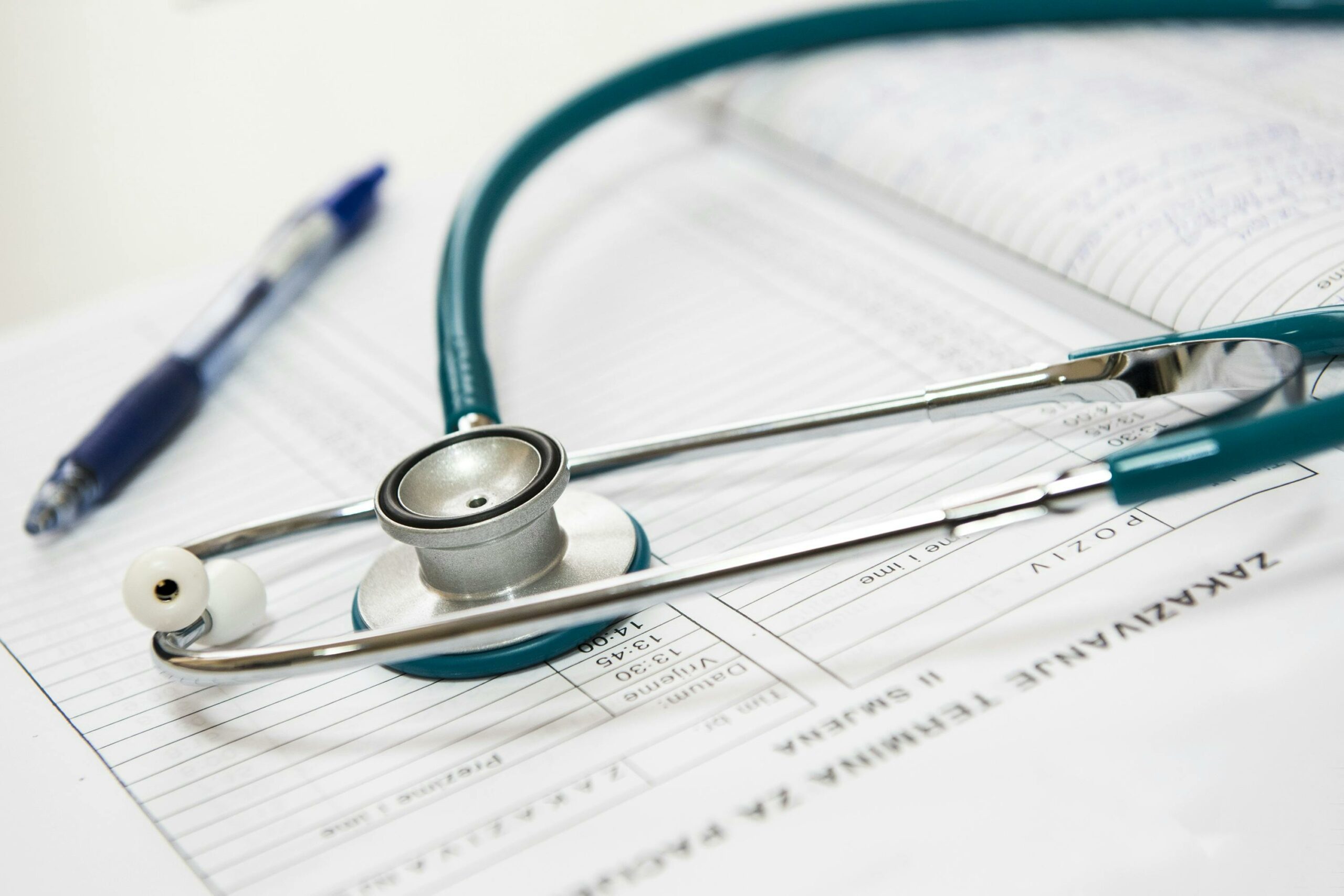 Medic din București arestat pentru concediu medical acordat pe șpagă