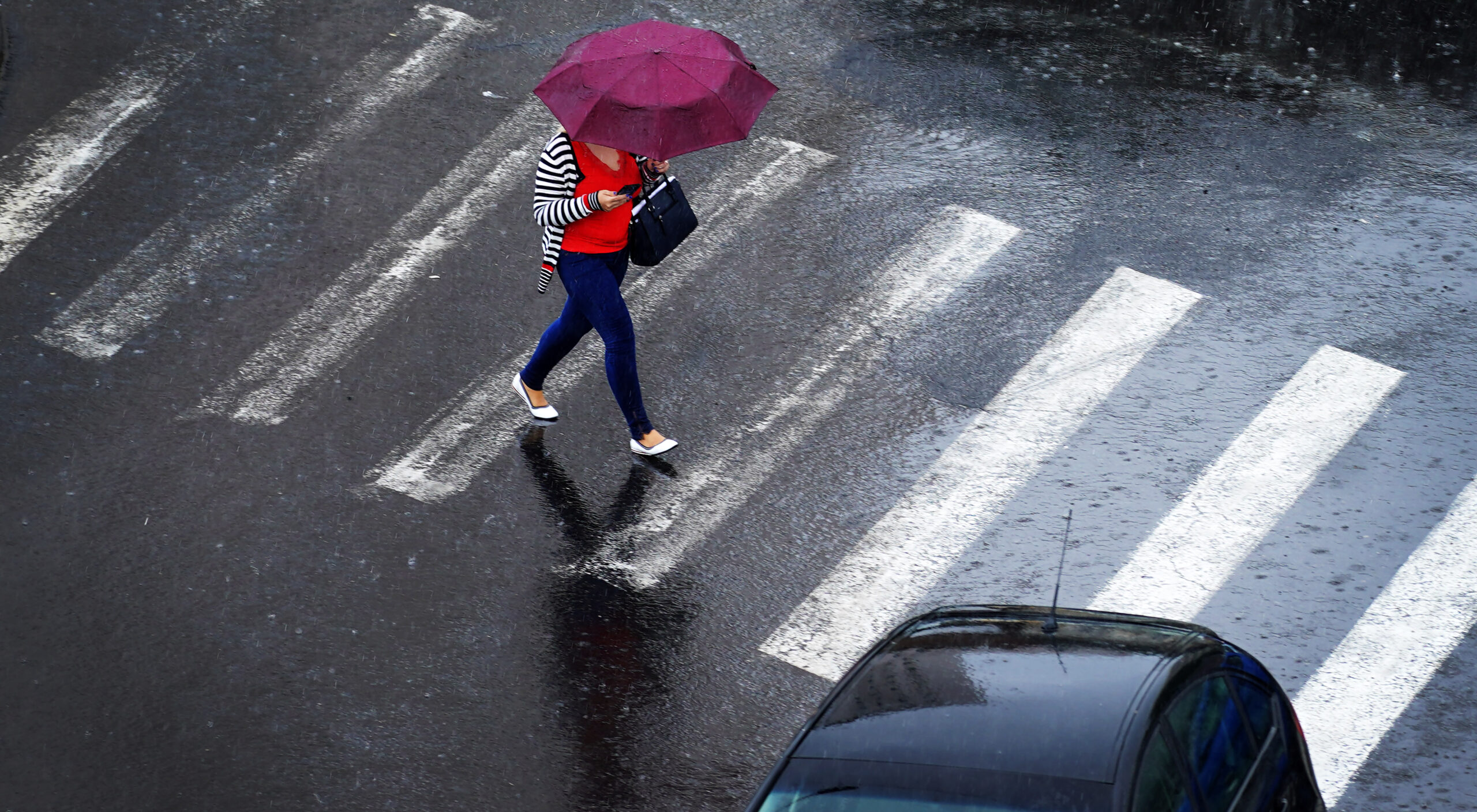 METEO. Temperaturi în scădere, averse și descărcări electrice în Capitală