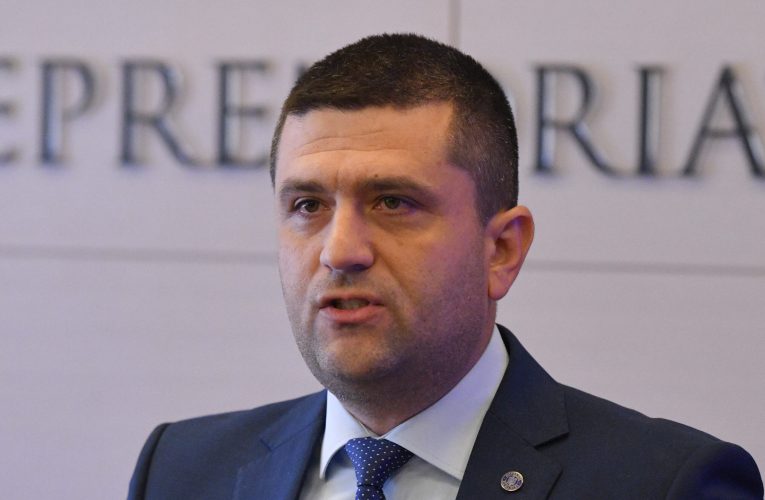 Miruță, despre reorganizarea Ministerului: Nu mă trezesc eu într-o dimineață hormonal să plece 10