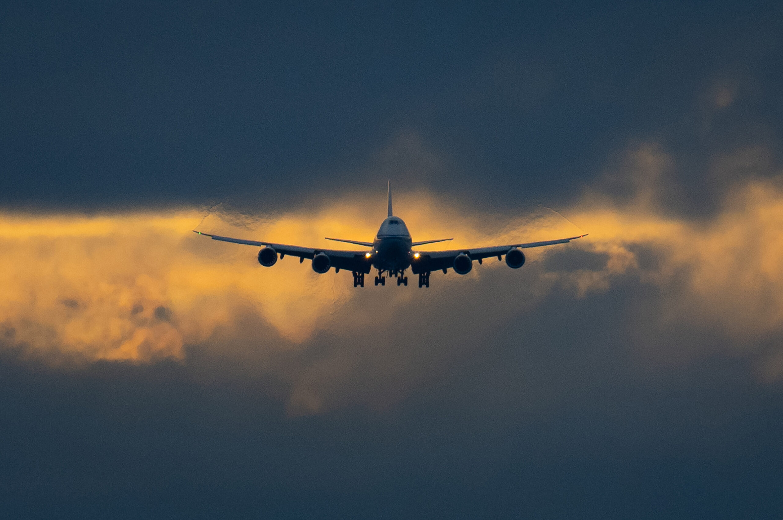 Momente de panică în rândul pasagerilor: Un avion a făcut o coborâre de urgență pentru a evita altă aeronavă în SUA