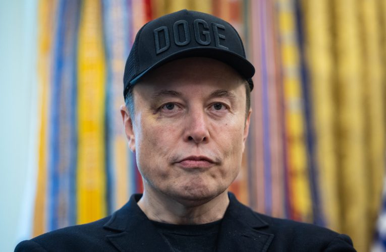 Musk critică dur proiectul de lege privind cheltuielile al lui Trump: „absolut nebunesc și distructiv!”