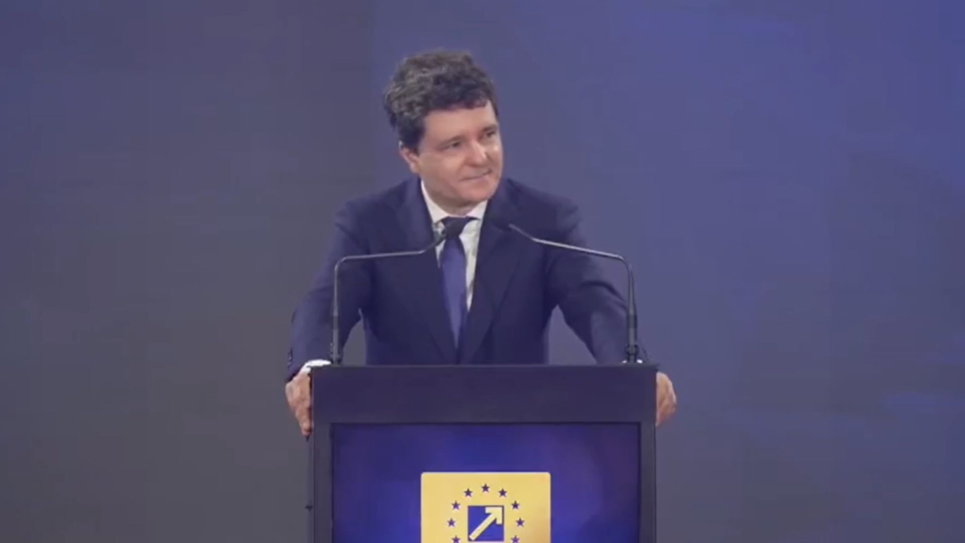 Nicușor Dan participă la Congresul Extraordinar al PNL