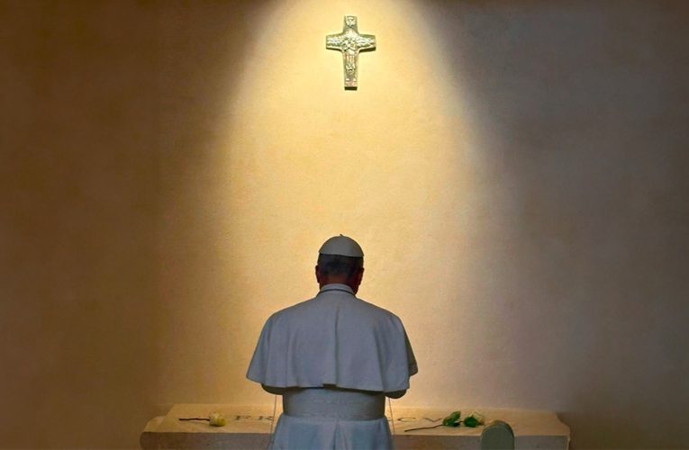 O dispută veche revine în Biserica Catolică după scurgerea unor documente. Papa Leon, presat să găsească o soluție