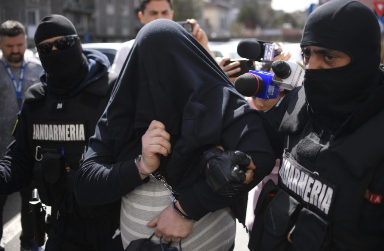 Patru jandarmi, agresați în timpul protestelor din Piața Victoriei