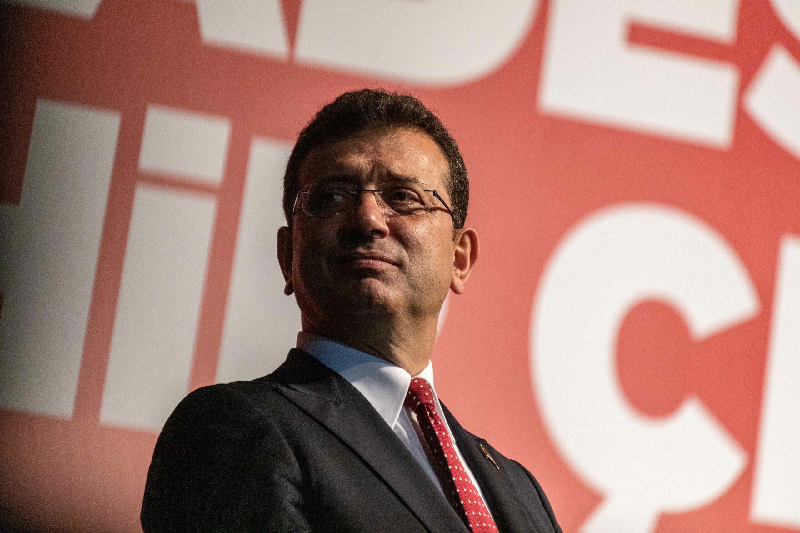 Primarul Istanbulului a fost condamnat pentru insultarea unui oficial