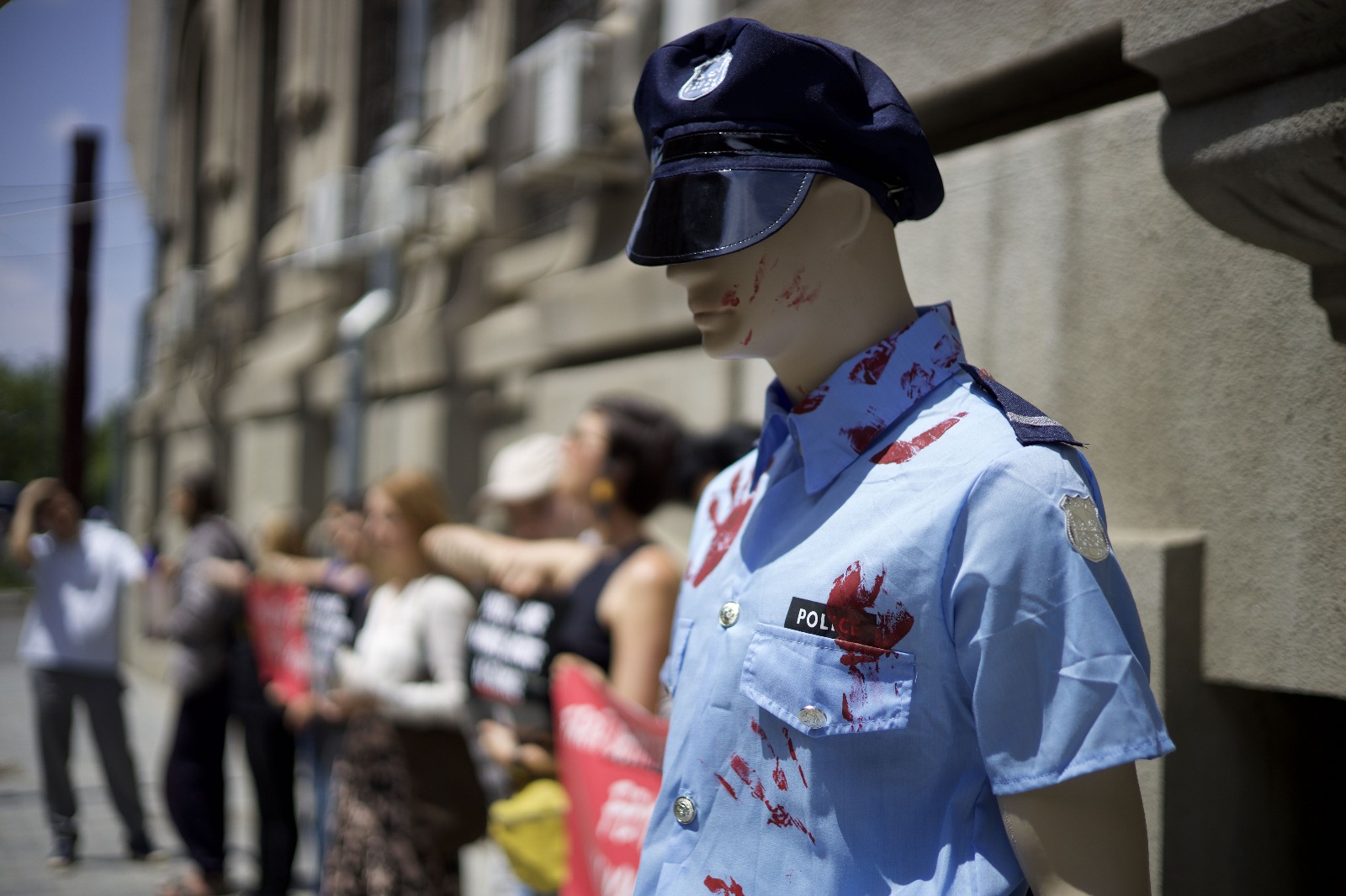 Protest la IGPR: „Poliţia are uniforma pătată de sânge” după crima de la Prahova