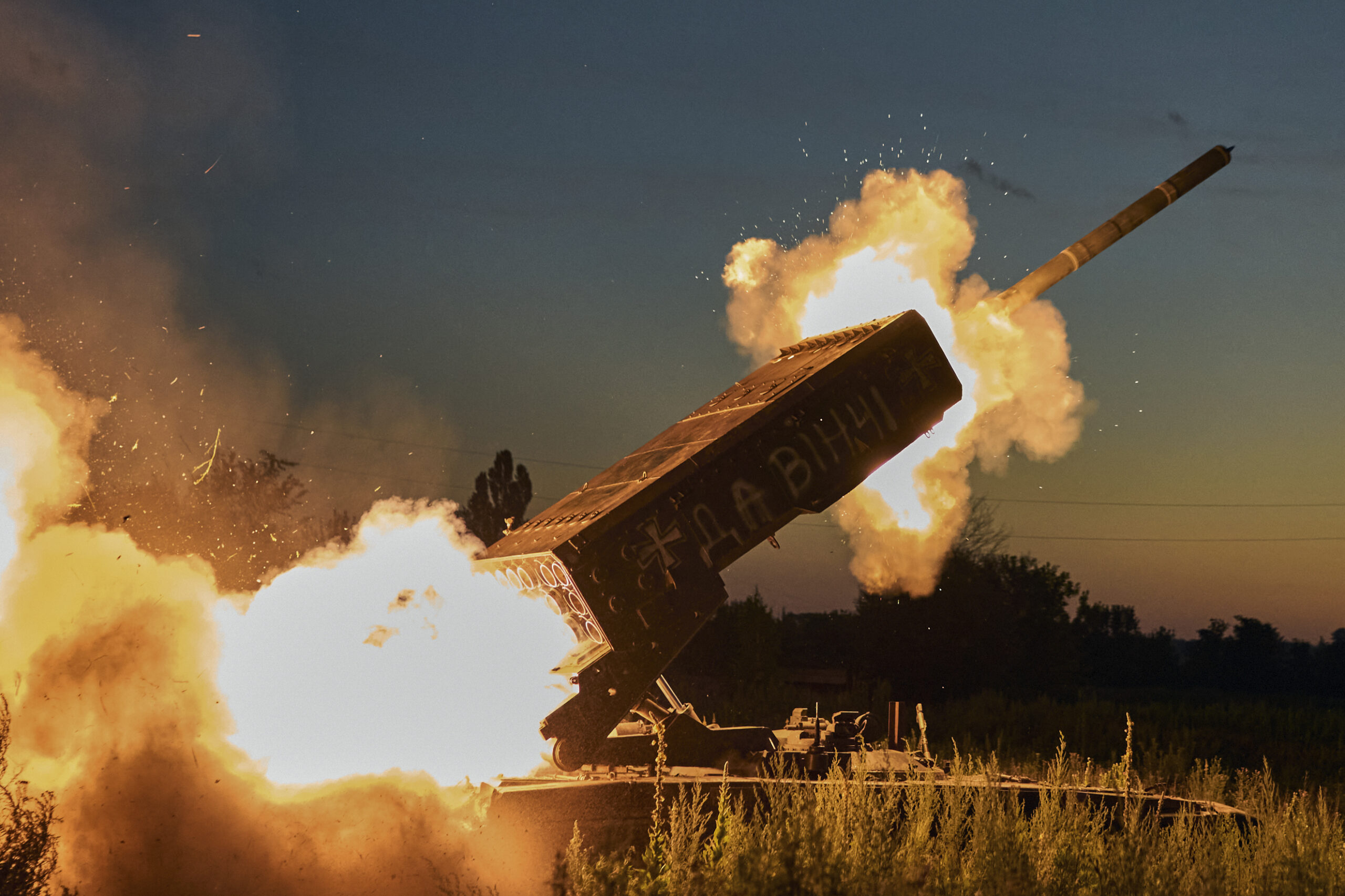 Războiul din Ucraina, ziua 1.247. China trimite în secret motoare către Rusia pentru a susţine producţia de drone militare / SUA aprobă un pachet de sprijin în valoare de 172 de milioane de dolari pentru sistemul de apărare aeriană al Ucrainei