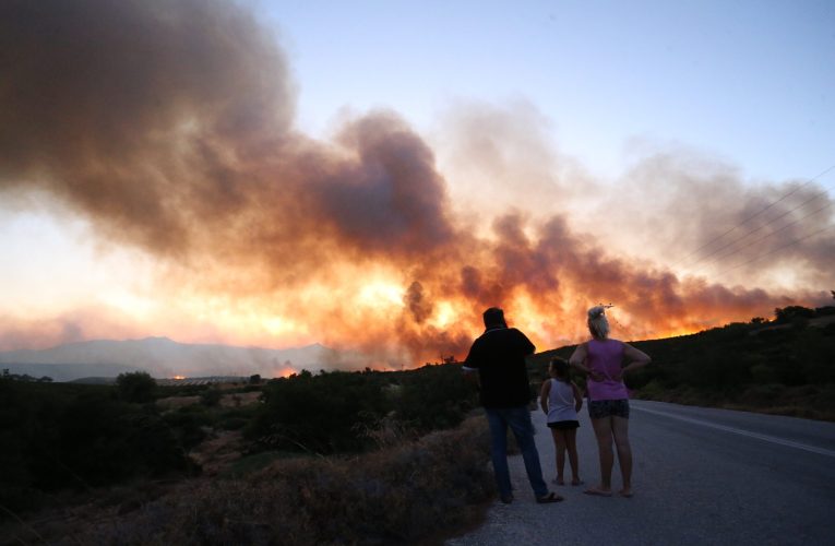 Risc sporit de incendii în Grecia. MAE, avertisment și informări pentru românii care merg în Republica Elenă
