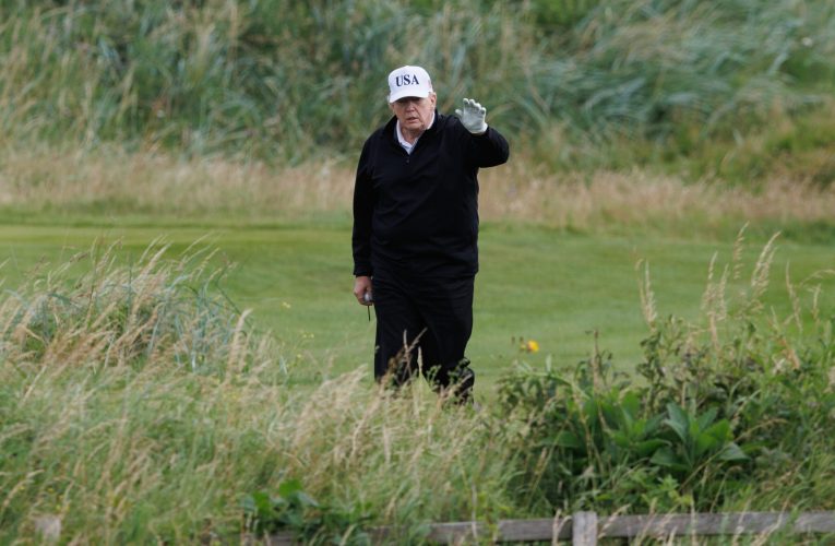 Trump estimează o șansă „50‑50” pentru un acord comercial SUA‑UE în timp ce joacă golf 