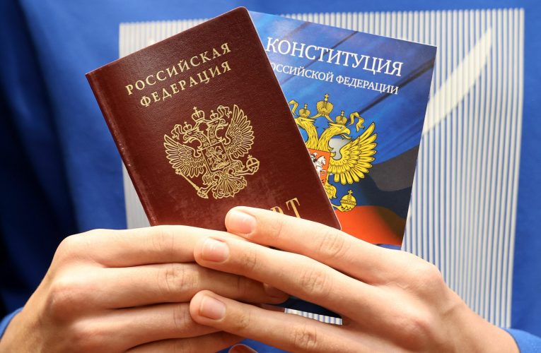 Un cetățean american care a ajutat Rusia din interiorul Ucrainei a primit pașaport rusesc de la Putin
