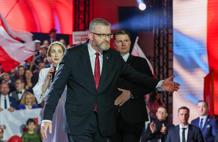 Un fost candidat la prezidențialele din Polonia, în vizorul procurorilor. Este anchetat pentru negarea publică a crimelor comise la Auschwitz