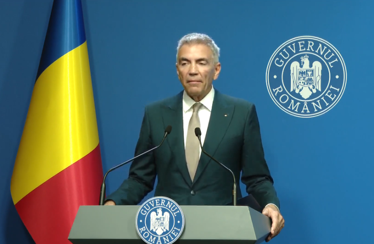 Vicepremierul Dragoș Anastasiu susține o conferință de presă la Palatul Victoria