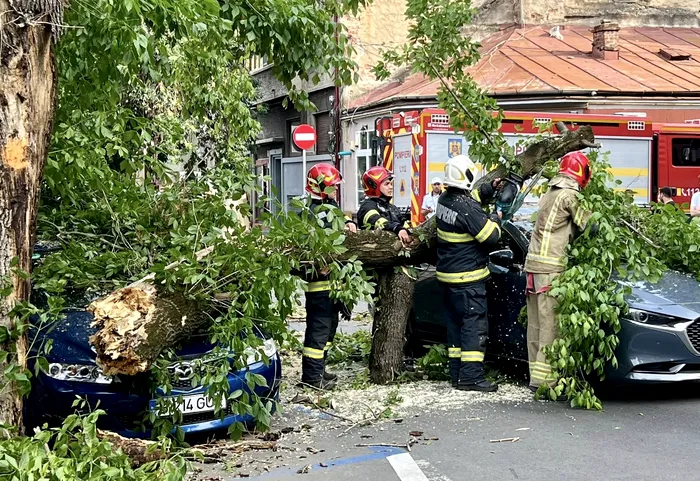 Vijeliile au făcut prăpăd în București și alte 60 de localități din 14 județe. S-au înregistrat victime și pagube materiale