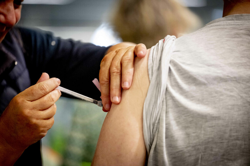 Administrația Trump reziliază contracte pentru vaccinurile cu ARNm