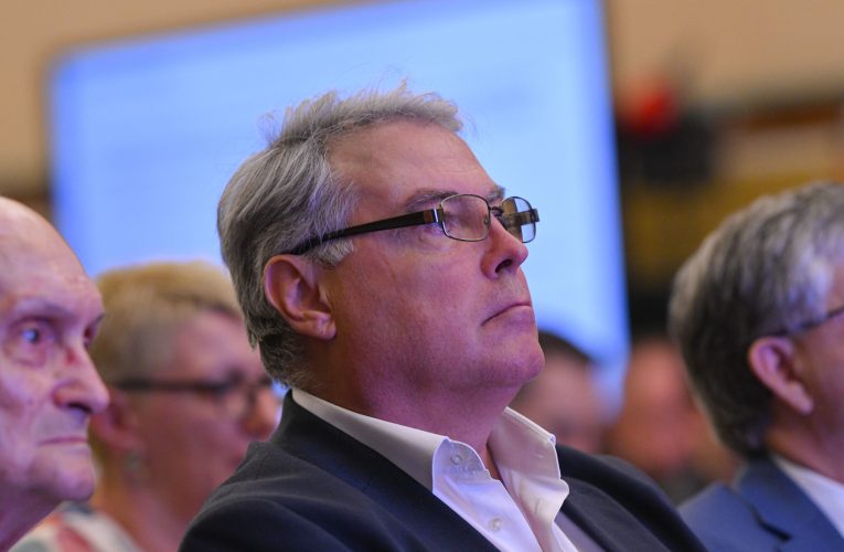 Adrian Cioroianu afirmă că Nicușor Dan a greșit lipsind de la înmormântarea lui Ion Iliescu