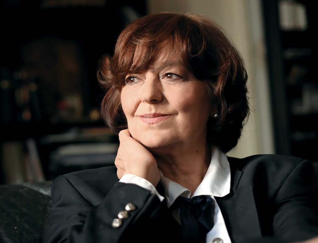 Ana Blandiana, reacție după funeraliile lui Iliescu: „Adevărata temă (…) a fost insuportabila duplicitate de a fi organizat funeralii naționale unui personaj acuzat de crime împotriva umanității”