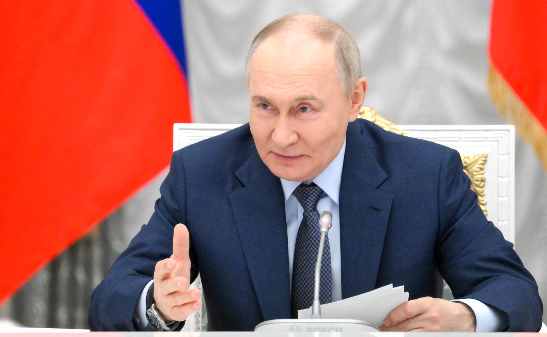 Analiză: Putin nu reușește sa ia Ucraina cu forța. Încearcă sa o câștige la masa tratativelor