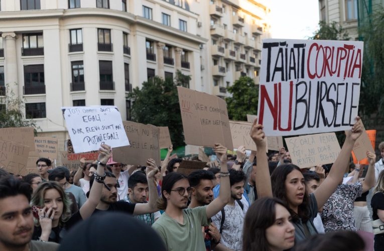 ANOSR critică noile modificări privind bursele studenților: „Acordarea burselor nu ar trebui condiționată de forma de finanțare a studentului”