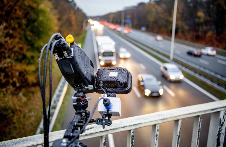 Aproximativ 2.300 de permise au fost reținute pentru viteza într-o săptămână