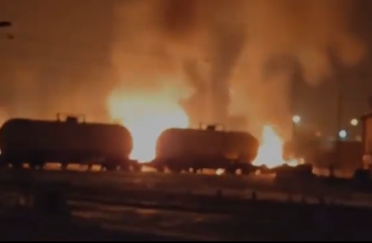 Atac cu drone ucrainene în regiunea Volgograd: incendiu la o gară și zboruri suspendate temporar