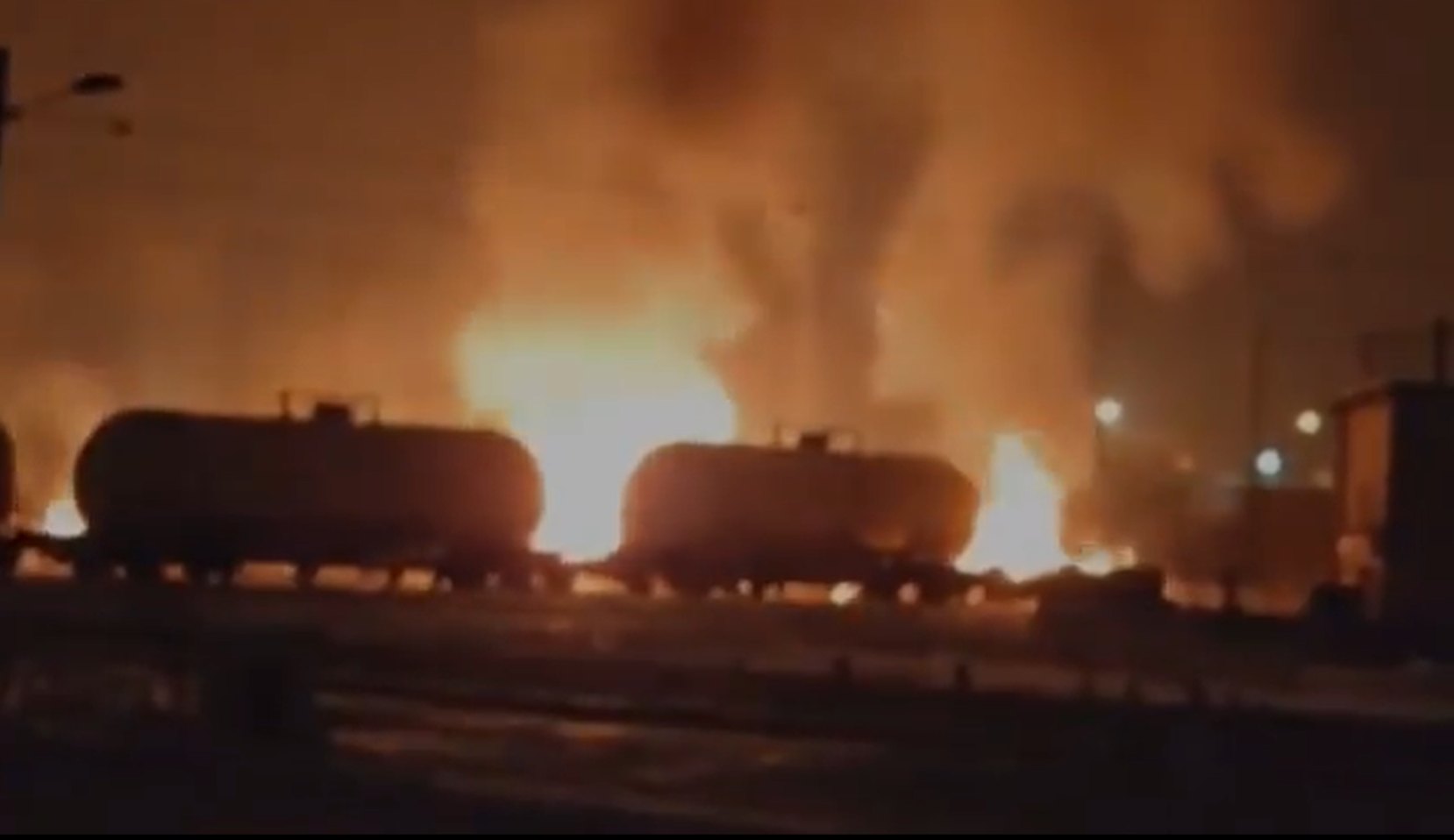 Atac cu drone ucrainene în regiunea Volgograd: incendiu la o gară și zboruri suspendate temporar
