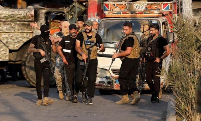 Beirut: Membrii unor grupări palestiniene au început să predea armele către armata libaneză