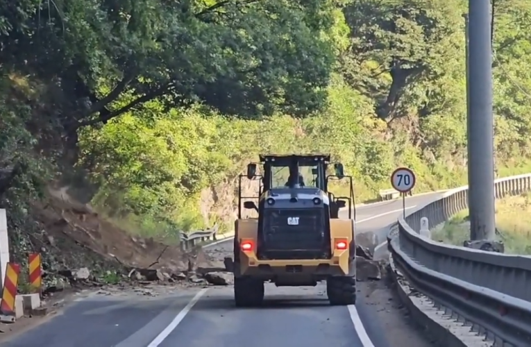 Cad pietre pe Valea Oltului: circa 65.000 de metri pătrați de versant, acoperiți cu plase de protecție