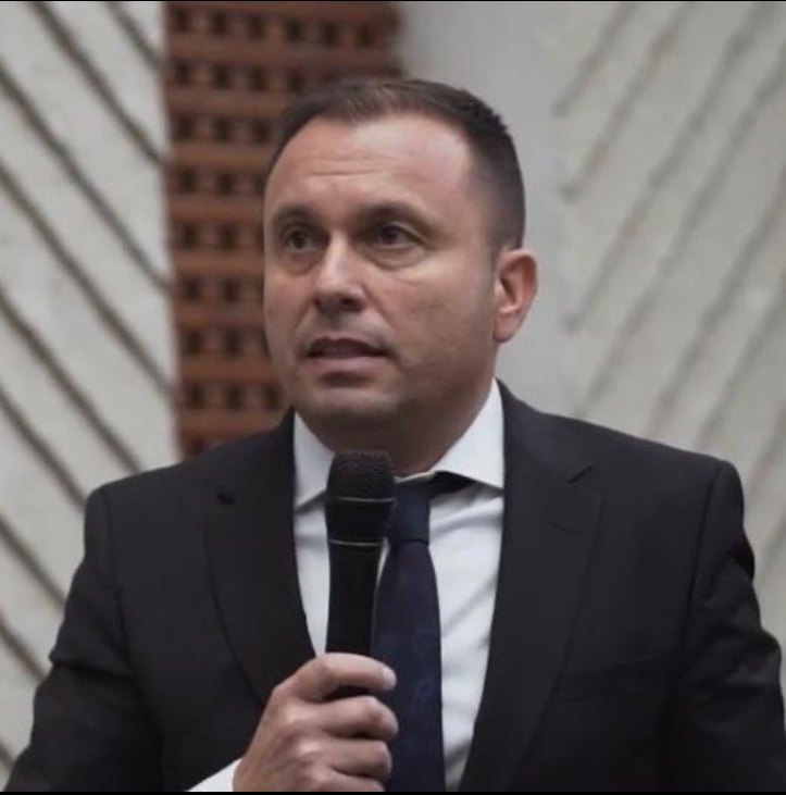Cătălin Țone, fost șef al Antidrog, răspunde la acuzația de „plagiat istoric” pentru două teze de doctorat obținute la distanță de 36 de zile