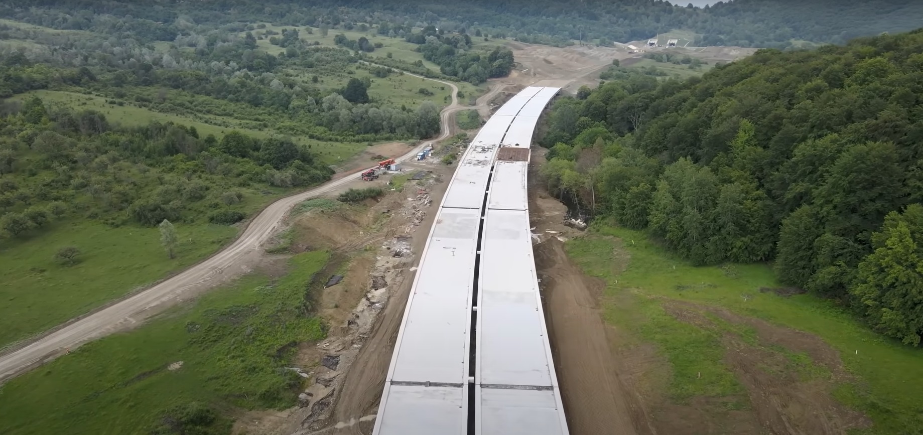 CNAIR: Se lucrează cu 900 de persoane şi 150 de utilaje pe secţiunea 3 a Autostrăzii Sibiu-Piteşti
