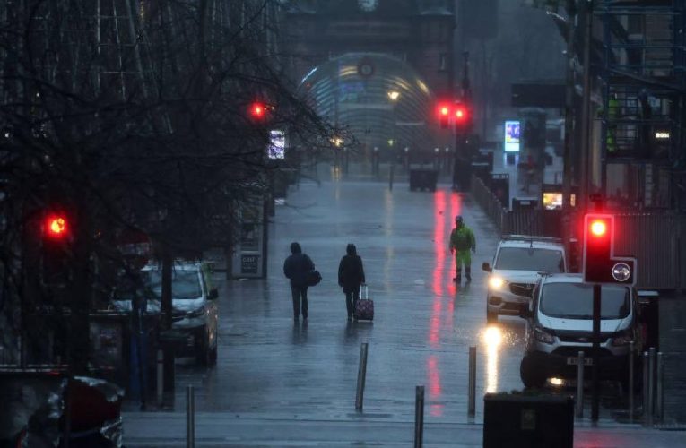 Cod portocaliu de ploi torenţiale în trei judeţe din ţară