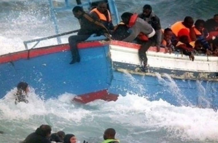Creștere-record a migrației ilegale în Marea Britanie: Peste 28.000 de migranți au sosit în această țară, pe ambarcațiuni mici