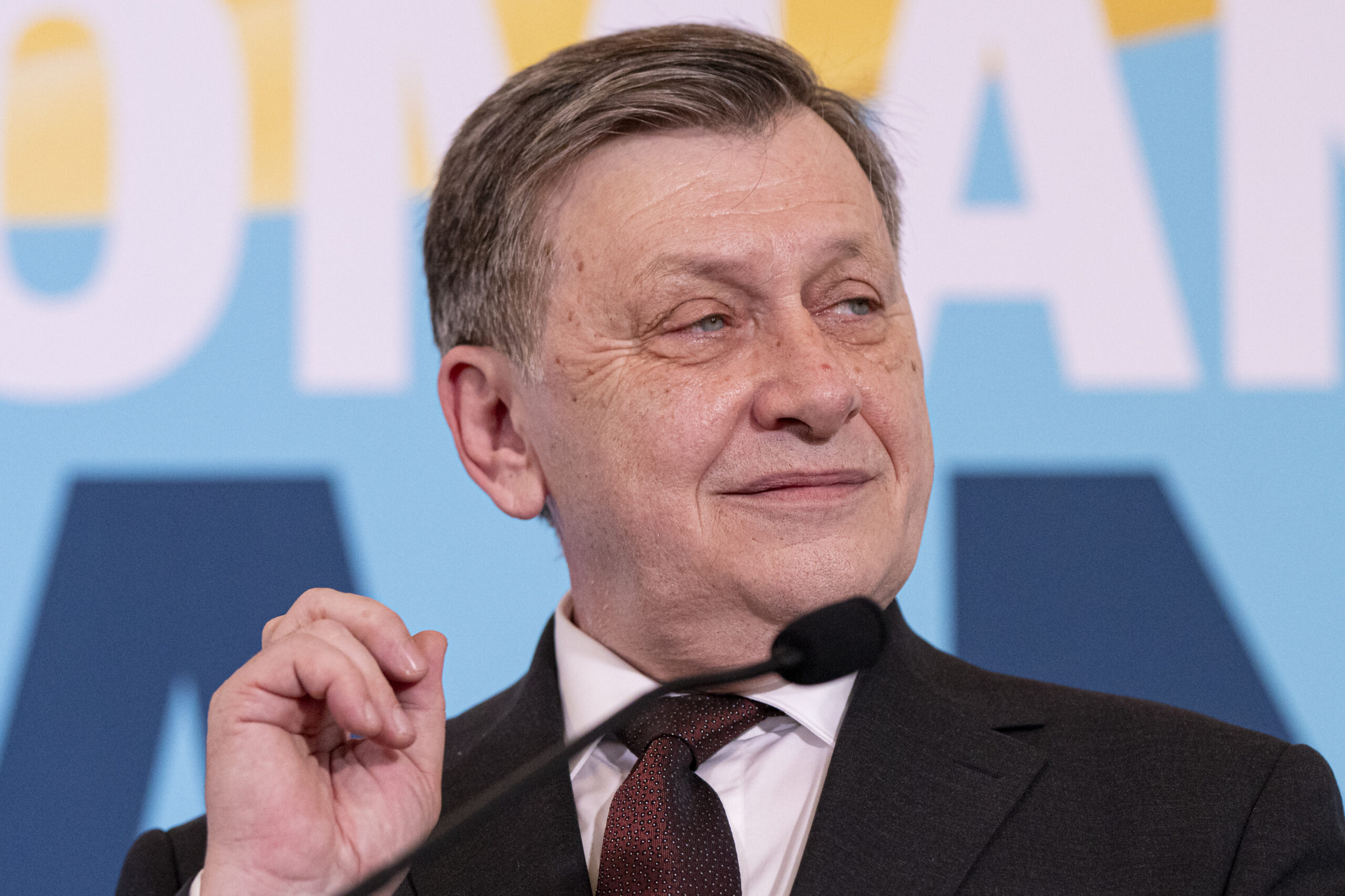 Crin Antonescu, ironii la adresa lui Nicuşor Dan: Aţi fost invitaţi sau ne reprezintă Zelenski?