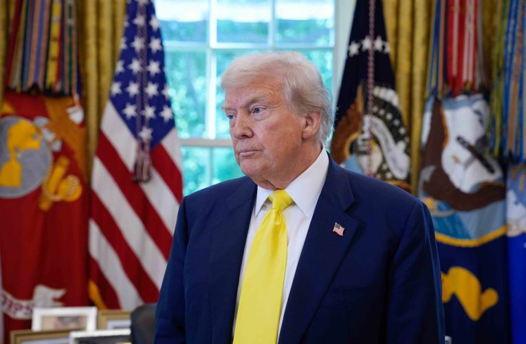 Donald Trump urmează să semneze un ordin executiv ce interzice arderea drapelului american