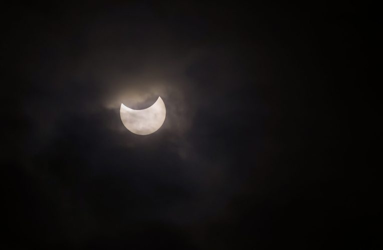 Eclipsă solară în septembrie. Doar 400.000 de oameni o vor putea vedea