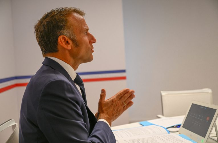 Emmanuel Macron trage un semnal de alarmă: Vladimir Putin este un prădător, un căpcăun la ușa noastră